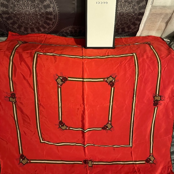 VINTAGE GUCCI | RED SILK  PRINT SCARF - Picture 1 of 4